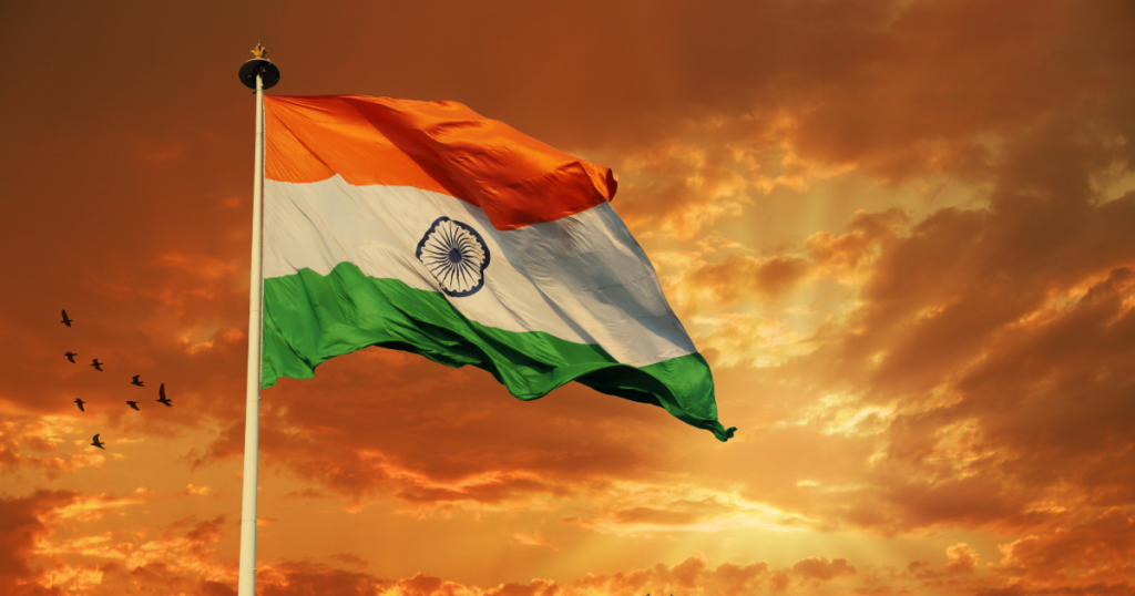 bandiera india su cielo rosso